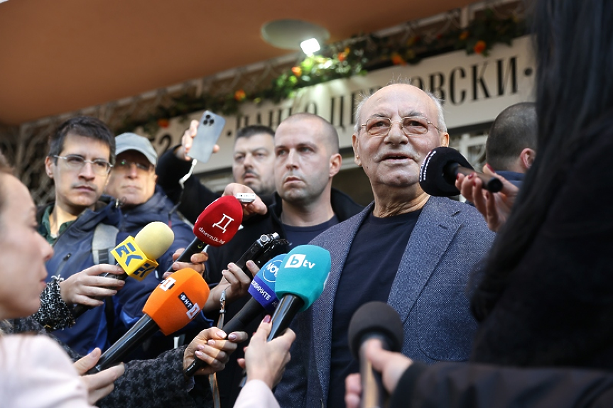 ДЕНЯТ В НЯКОЛКО РЕДА: Доган обмисля 