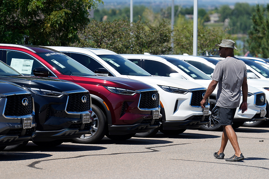 ДЕНЯТ В НЯКОЛКО РЕДА: Властта посяга на колите на хората