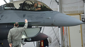 ДЕНЯТ В НЯКОЛКО РЕДА: F-16 каца, Мъск отлита