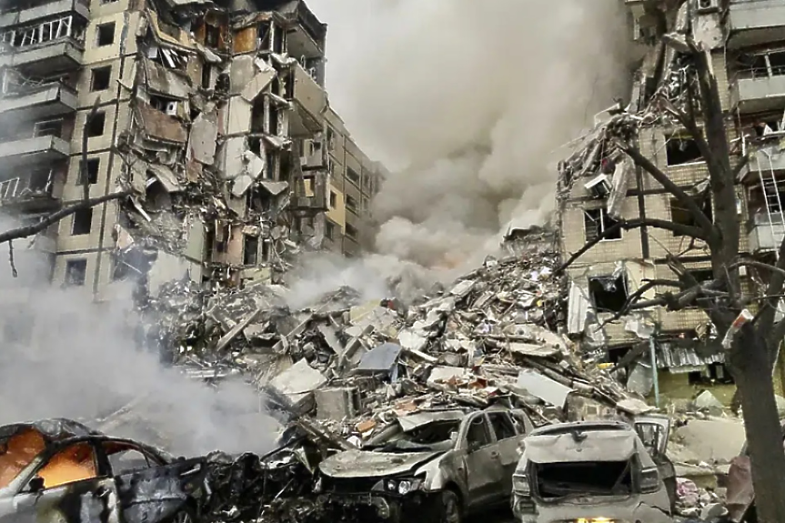 Най-малко четирима загинаха при руска атака с дронове в Днипро 