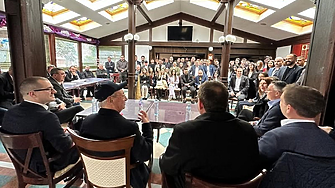 Доган и активисти изненадващо влязоха в Боянския сарай - МВР ги гони