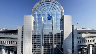 Наши евродепутати зоват Сърбия и Косово да защитават българските общности