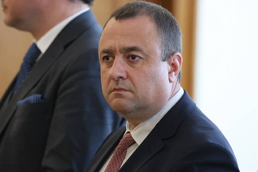 Регионалният министър защити шефа на АПИ, не му иска оставката