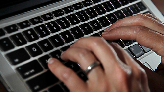 Заемат маси, поръчват малко. Защо заведения масово забраняват на клиентите си да използват лаптопи?