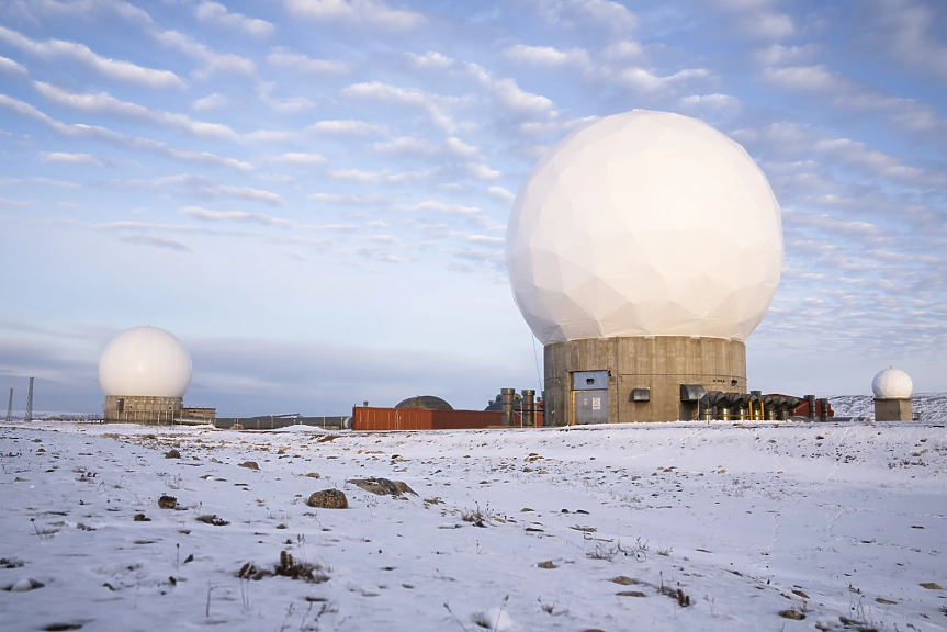 Отстраниха командирката на базата на САЩ в Гренландия - дистанцирала се от Тръмп