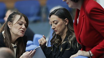 Депутатка иска да кърми бебето си в парламента - Киселова готова с предложение