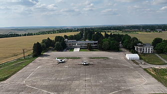 Даде ли кметът на Русе летището на частна фирма да не развива граждански полети?