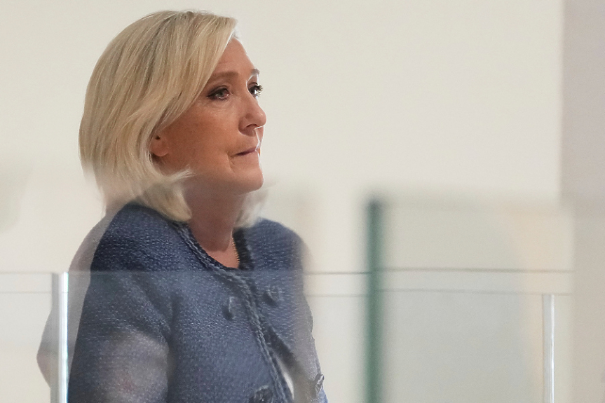 ДЕНЯТ В НЯКОЛКО РЕДА: Кабинет, докато 