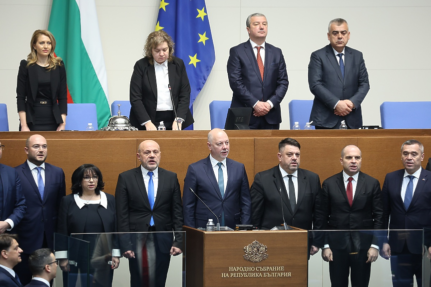 Първи вот на недоверие към кабинета „Желязков“ - какви са нагласите