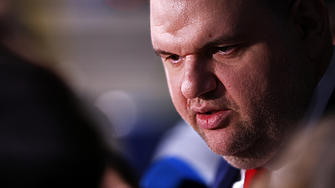 Правителството не може да падне, аз ще го подкрепям, обяви Пеевски 