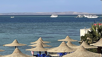 Поне шестима загинали при потъване на туристическа подводница край Египет