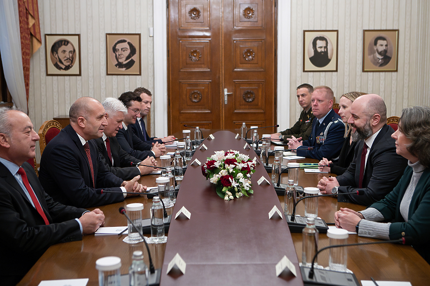 Радев посрещна американска делегация за F-16 – очаква 8 самолета до края на годината