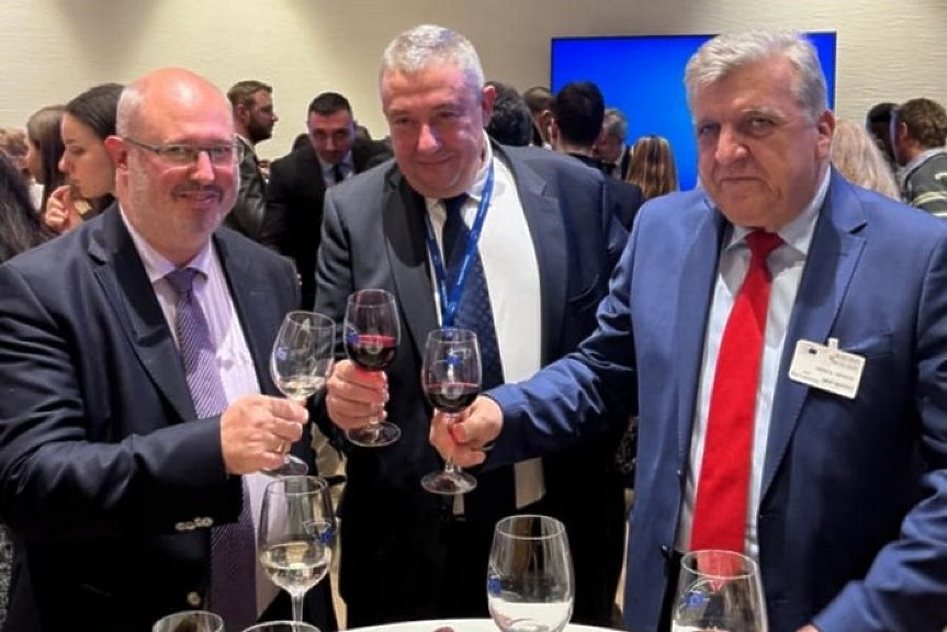 Българско вино се ля в Европейския парламент (СНИМКИ)