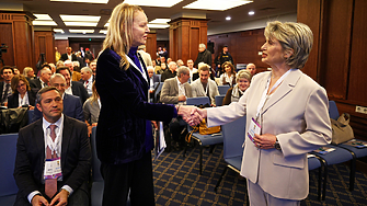 Лечева твърди, че тя е шеф на Олимпийския комитет в момента, Костадинова не е съгласна