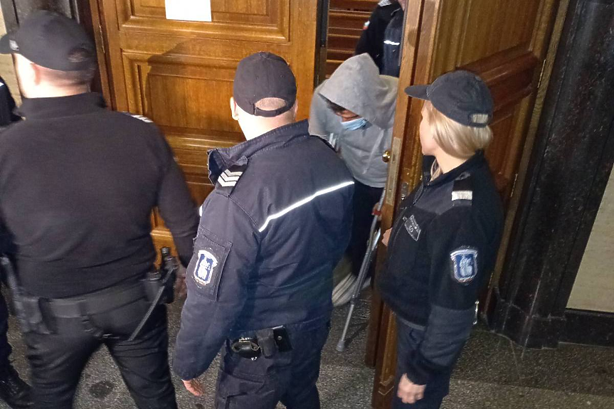 Мъжът, нападнал метеоролозите на Мургаш, избяга от болницата в Курило. По-късно го задържаха