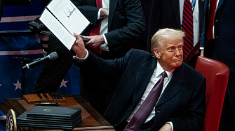 Тръмп изключи смартфоните, компютрите и чиповете от обхвата на новите мита