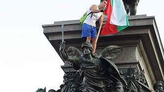 Пеевски си има правителство. А вие - спите ли?