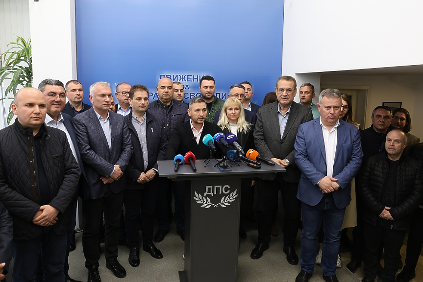 ДЕНЯТ В НЯКОЛКО РЕДА: ДПС-Доган най-сетне напусна управлението, в което така и не влезе