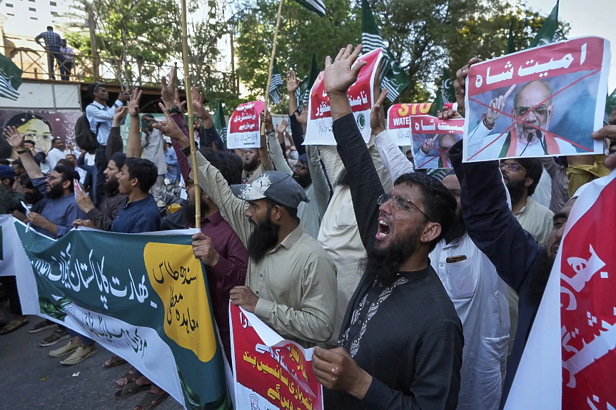 Индия и Пакистан си разменят санкции след атентат с 26 жертви в Кашмир