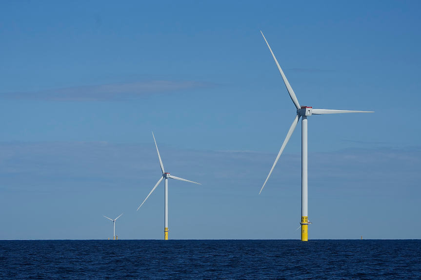 Тръмп спира ключов проект за вятърна енергия – въпреки че вече се строи