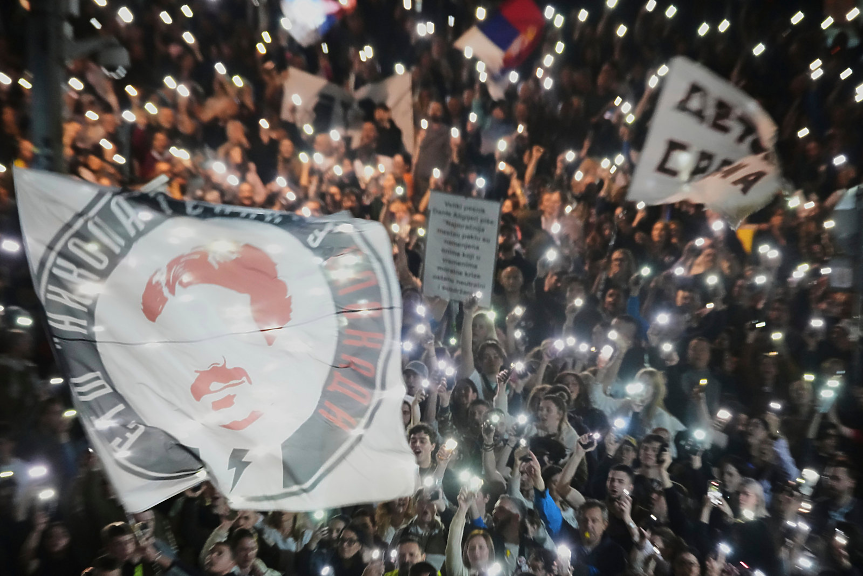 Блокадата на сръбската национална телевизия продължава пети ден