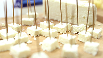 Краве мляко в овче сирене. КЗК глоби две фирми с над 1 млн. лв.