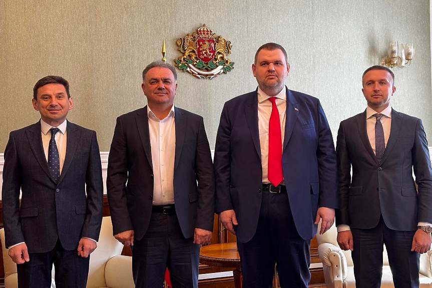 И бившият баджанак на Карадайъ премина в лагера на Пеевски