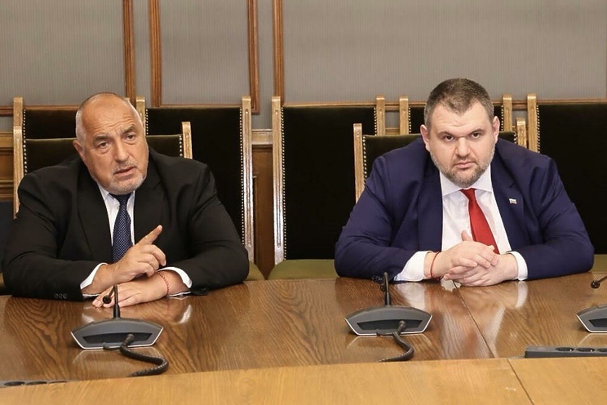 ДЕНЯТ В НЯКОЛКО РЕДА: кой е по-голям тръмпист - Пеевски или Зукърбърг