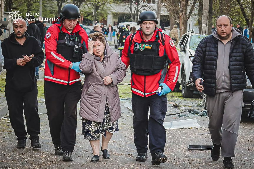 ДЕНЯТ В НЯКОЛКО РЕДА: Русия тероризира и на Разпети петък, САЩ вдигат ръце