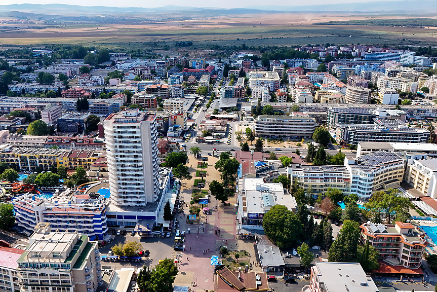 1/3 от хотелиерите у нас щели да вдигнат цените за сезона... Но с малко