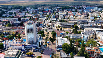 1/3 от хотелиерите у нас щели да вдигнат цените за сезона... Но с малко