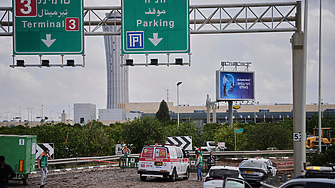 Ракета удари летището в Тел Авив, има ранени