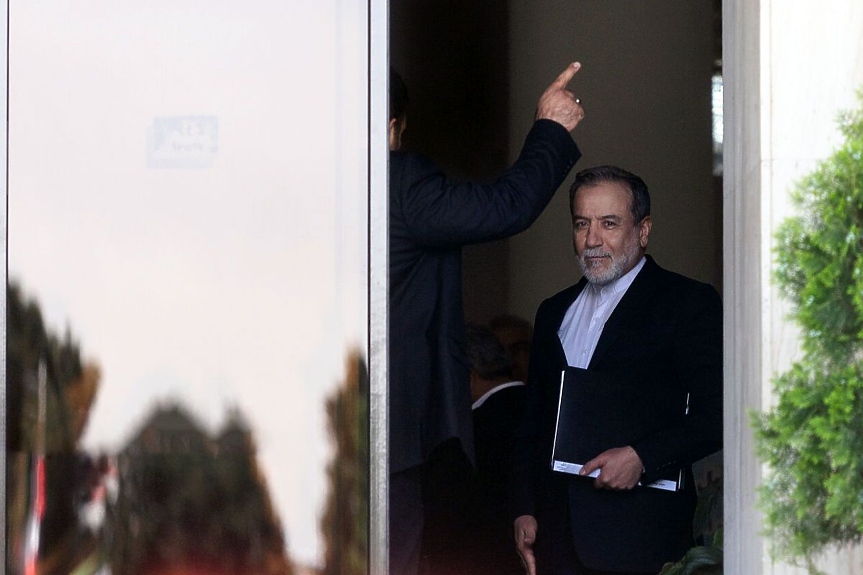 Иран: Преминаваме към техническата фаза на преговорите със САЩ за ядрената ни програма