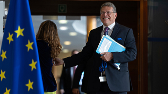 ЕС обмисля да купи втечнен газ и соя за 50 млрд. долара от САЩ. За да няма мита