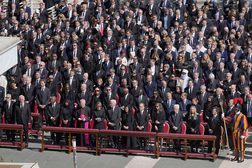 Президенти, крале, премиери: световният елит се стече в Рим на погребението на папа Франциск (СНИМКА)