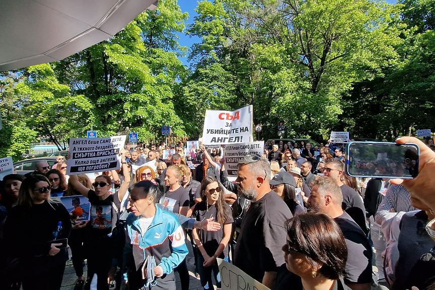 Напрежение на протест в Пловдив заради починало при операция дете