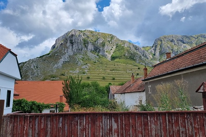 Село Риметя в Румъния. Там, където слънцето изгрява два пъти