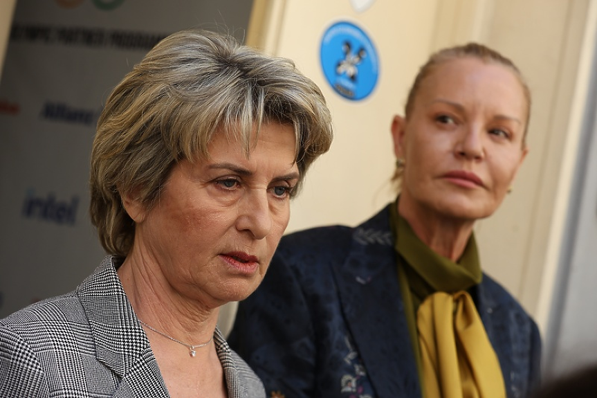 Драмата в БОК: Лечева поиска преходен период на съвместно управление. Костадинова ще мисли 3 седмици