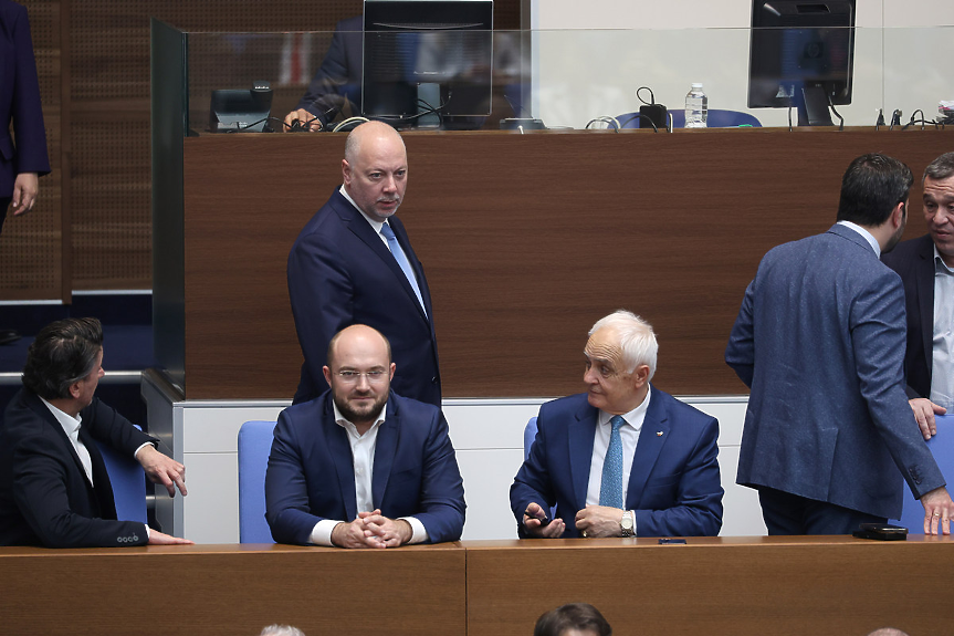 И вторият вот срещу кабинета 