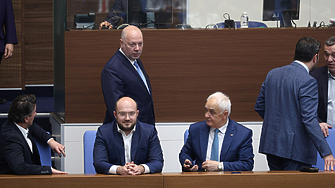 И вторият вот срещу кабинета 