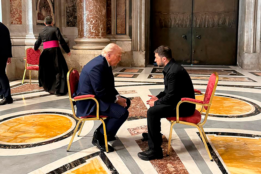 Тръмп и Зеленски се видяха в Рим. Белият дом описа разговора като 