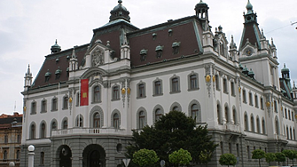 Коледният бонус става задължителен в Словения