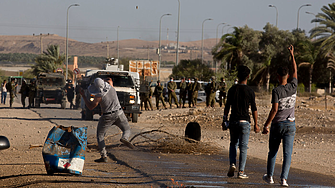 Израелски заселници подпалиха и оскверниха джамия на Западния бряг