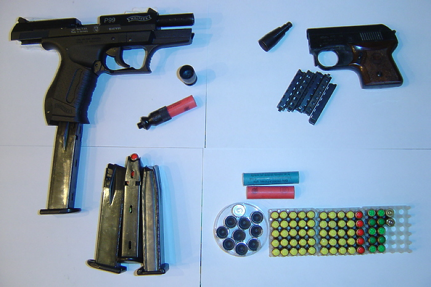 Жена с маска и газов пистолет ограби магазин във Варна