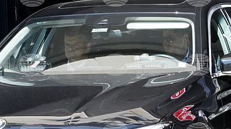 Как трамвай бе принуден да набие спирачки, за да направи път на 