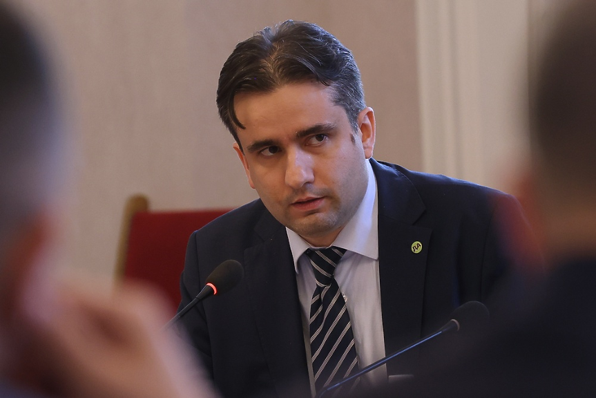 Божанов за Спецов: Да си бил данъчен и да си проверявал 