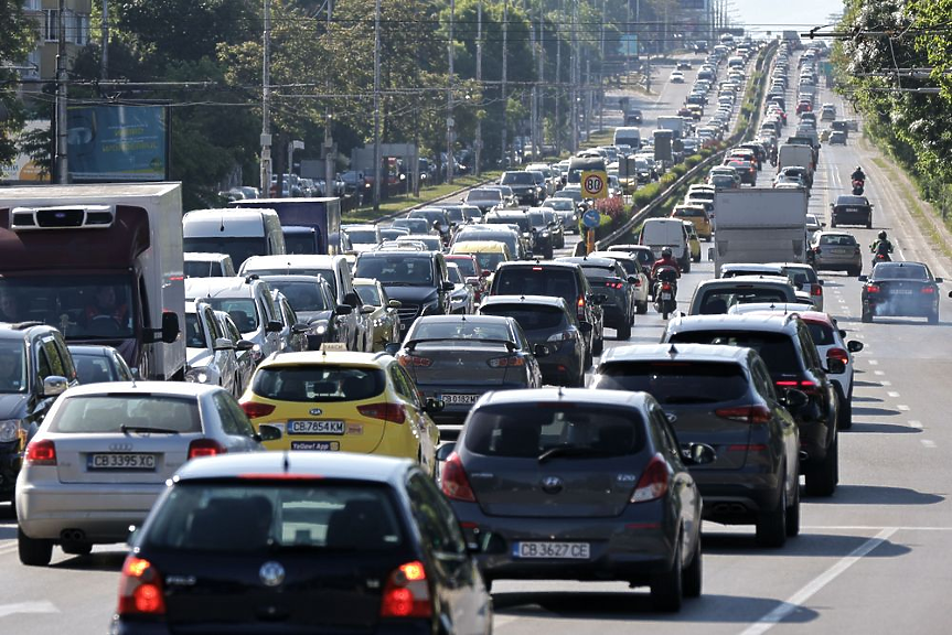 Има софтуерни проблеми, няма капацитет: глобяването за средна скорост не работи