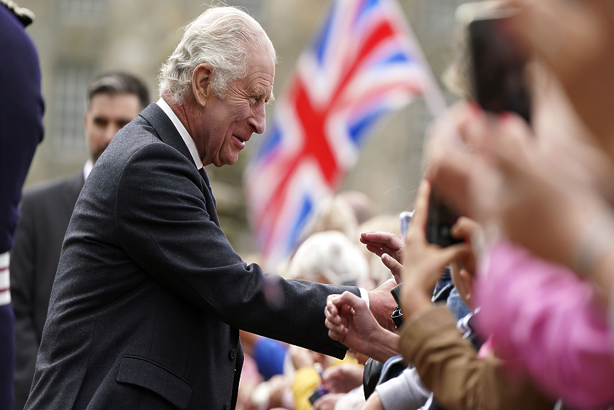 Чарлз Трети откри мемориал, посветен на хомосексуалните, бисексуалните и трансджендър военнослужещи