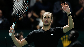 Зверев изяде Медведев на четвъртфинала в Париж