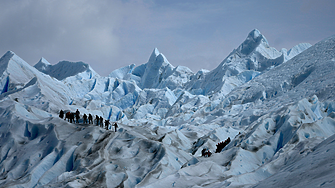 Рекордно: за два месеца ледник се разпадна наполовина